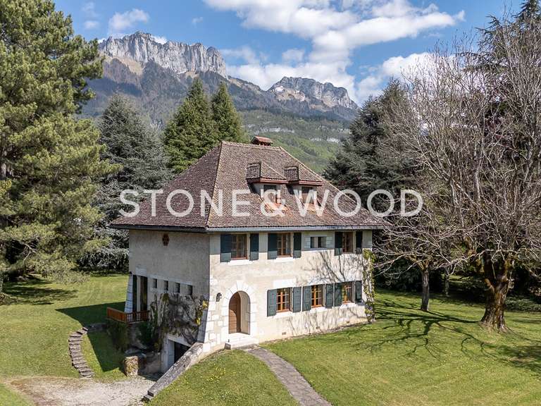 Maison Menthon-Saint-Bernard - 7 chambres - 200m²