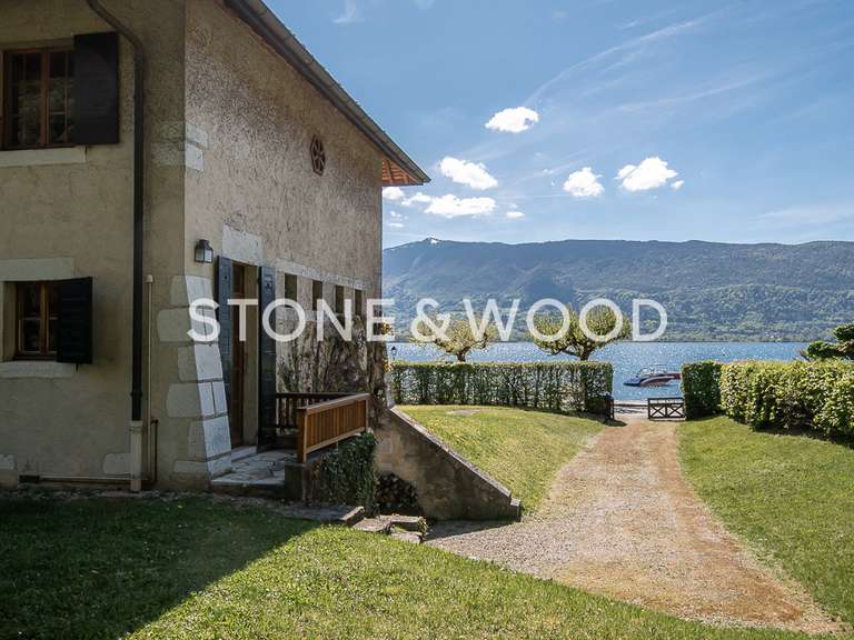 Maison Menthon-Saint-Bernard - 7 chambres - 200m²