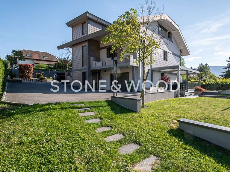 Maison Menthon-Saint-Bernard - 7 chambres - 295m²