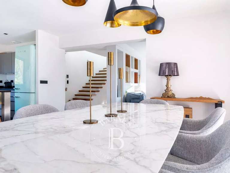 Propriété Menthon-Saint-Bernard - 5 chambres - 200m²