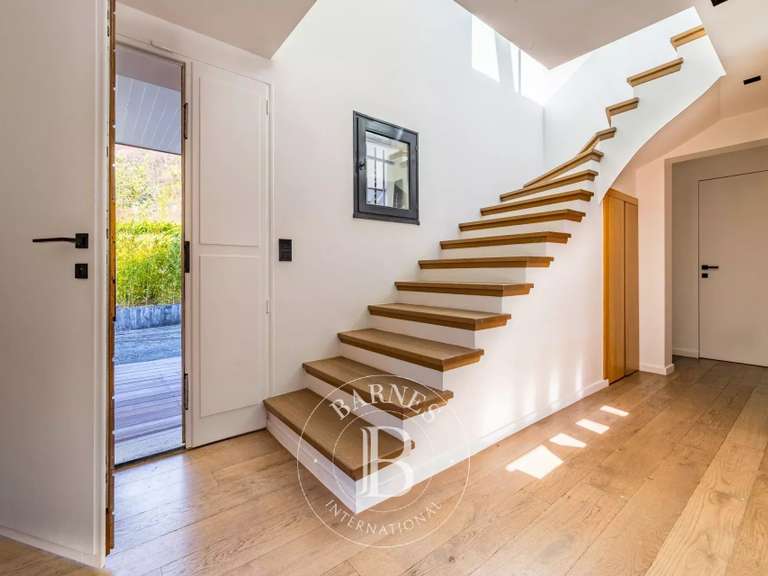 Propriété Menthon-Saint-Bernard - 5 chambres - 200m²