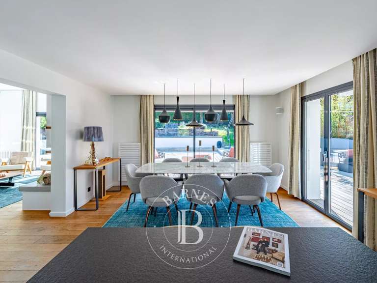 Propriété Menthon-Saint-Bernard - 5 chambres - 200m²