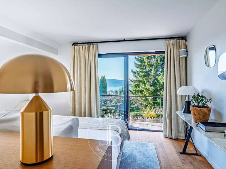 Propriété Menthon-Saint-Bernard - 5 chambres - 200m²