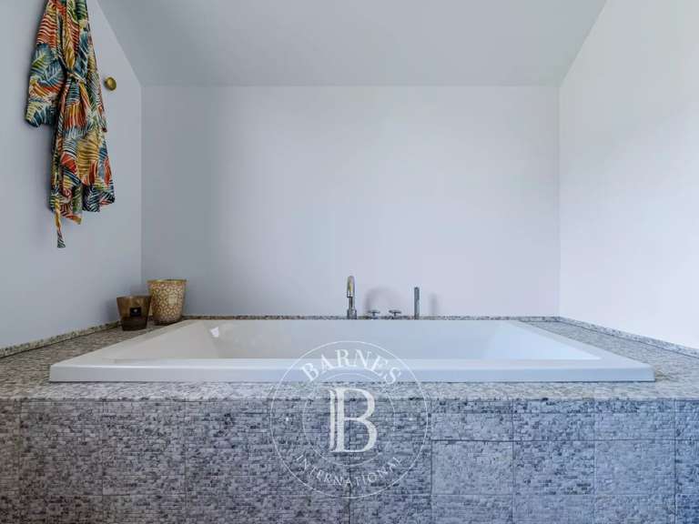 Villa Menthon-Saint-Bernard - 5 chambres - 200m²