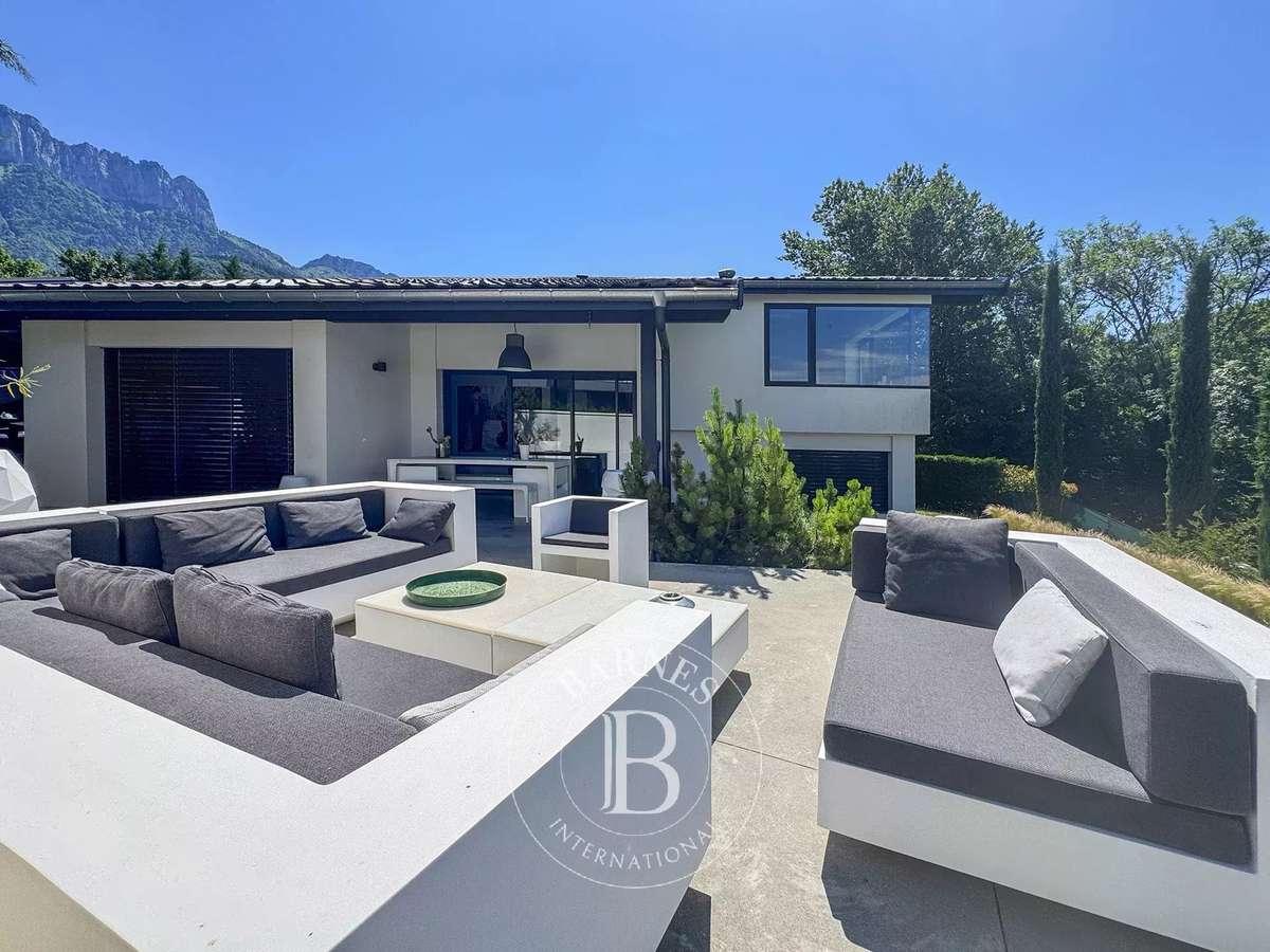 Villa Menthon-Saint-Bernard