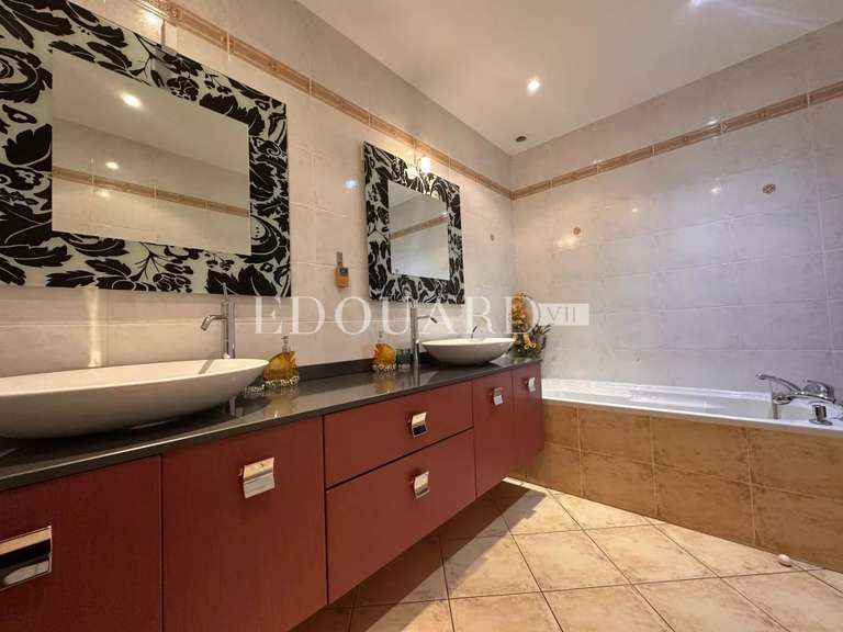 Appartement Menton - 2 chambres - 85m²