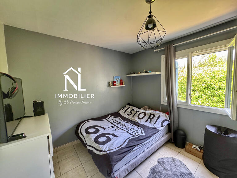Villa Méounes-lès-Montrieux - 5 chambres - 179m²