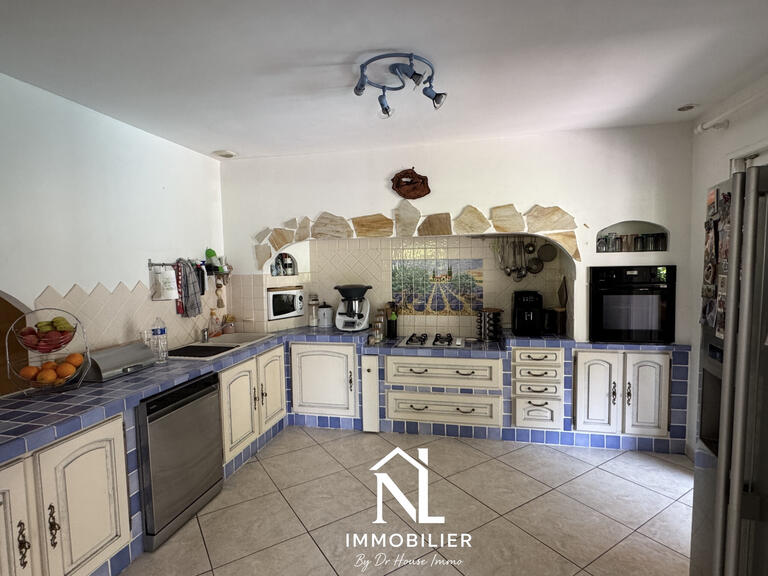 Villa Méounes-lès-Montrieux - 5 chambres - 179m²