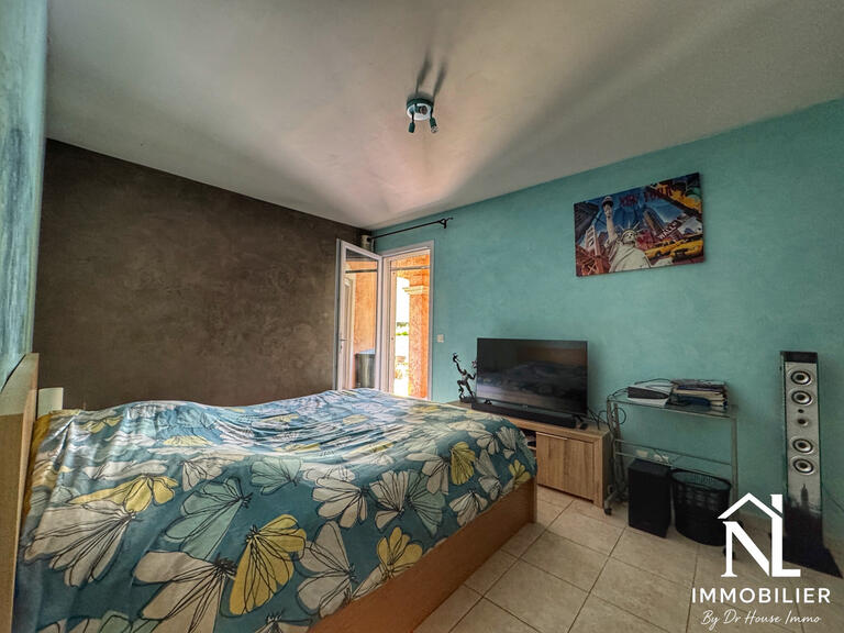 Villa Méounes-lès-Montrieux - 5 chambres - 179m²