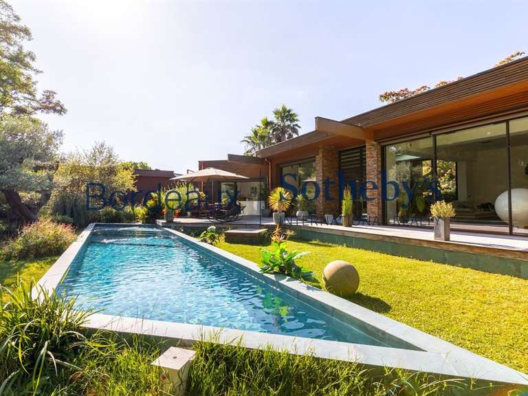 Maison Mérignac - 5 chambres - 317m²