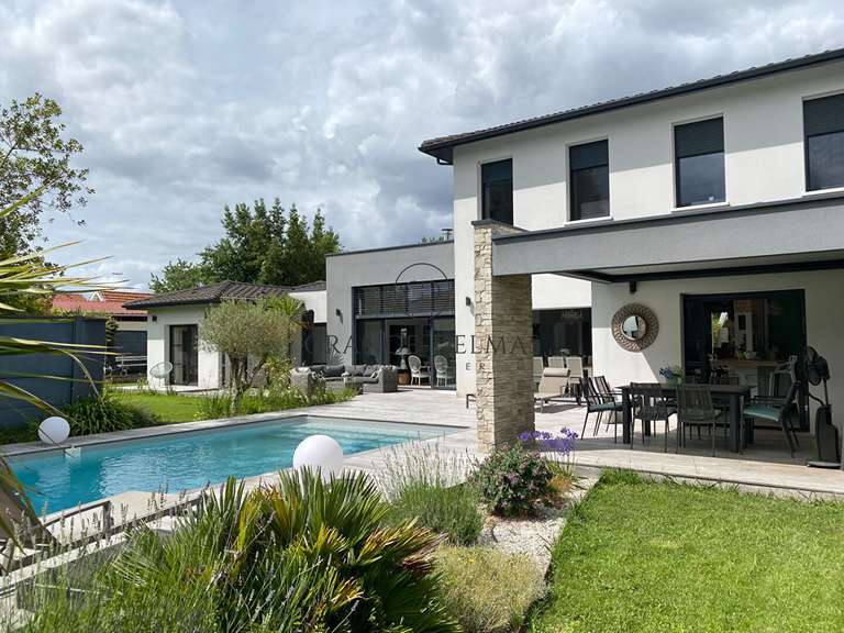 Maison Mérignac - 4 chambres - 182m²