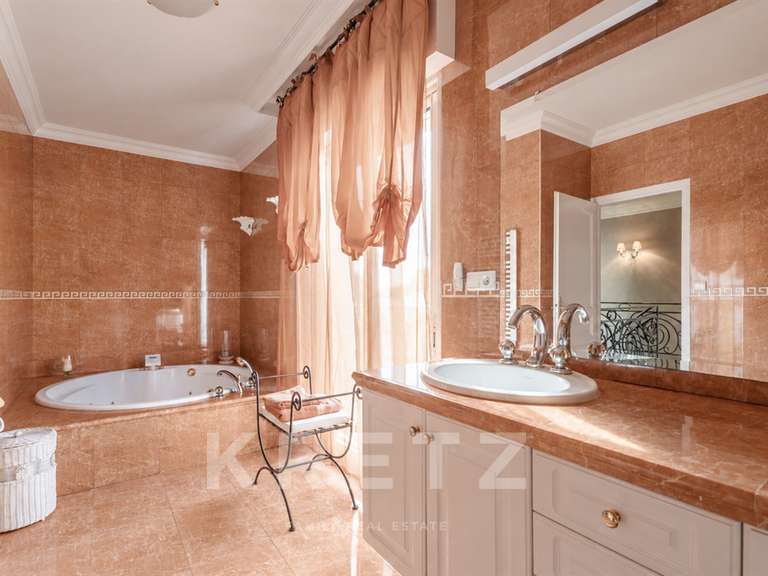 Maison Mérignac - 5 chambres - 301m²