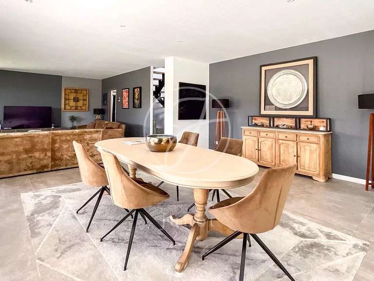 Maison Mérignies - 3 chambres - 283m²