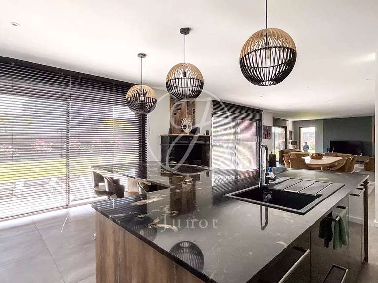 Maison Mérignies - 3 chambres - 283m²