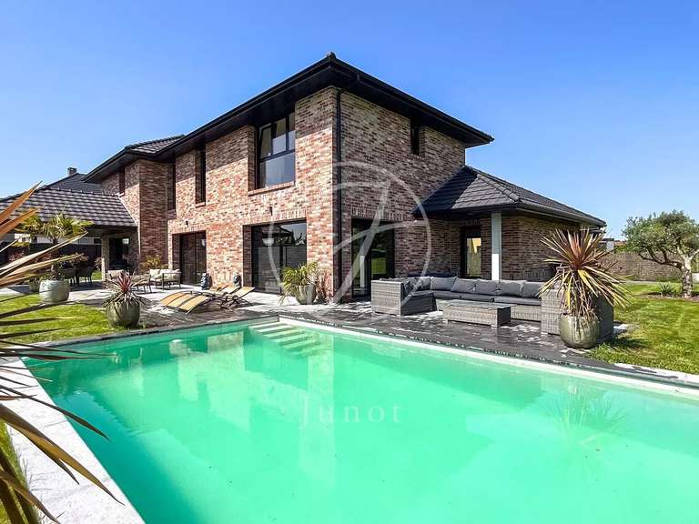 Maison Mérignies - 3 chambres - 283m²