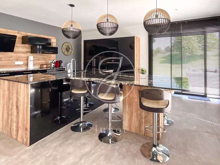 Maison Mérignies - 3 chambres - 283m²