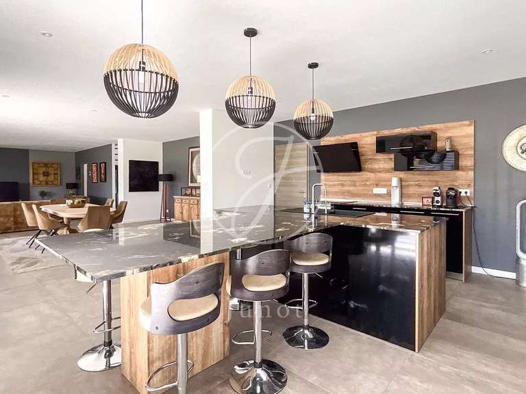 Maison Mérignies - 3 chambres - 283m²