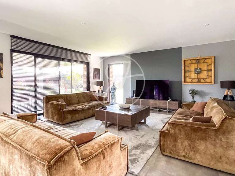 Maison Mérignies - 3 chambres - 283m²