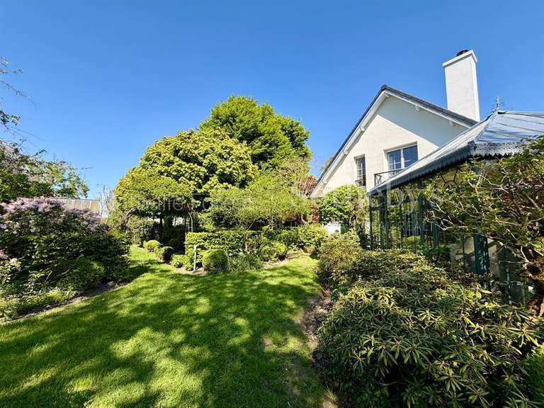 Maison Mérignies - 6 chambres - 315m²