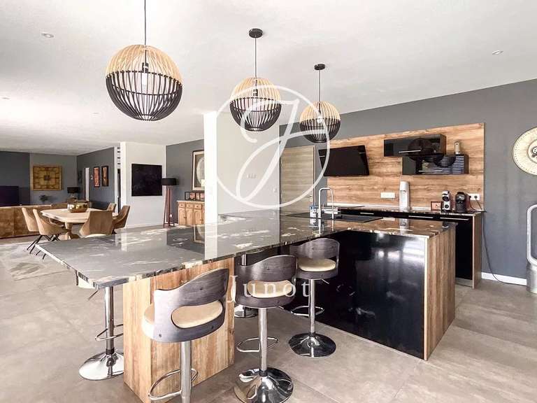 House Mérignies - 3 bedrooms - 283m²