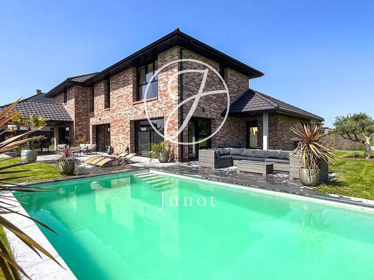 House Mérignies - 3 bedrooms - 283m²