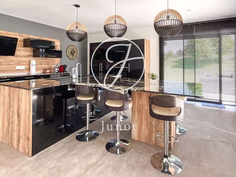 House Mérignies - 3 bedrooms - 283m²