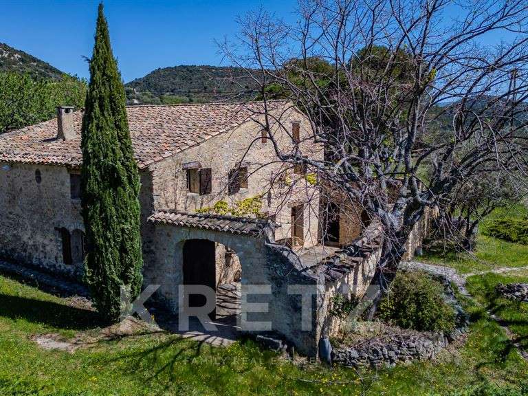 Maison Mérindol-les-Oliviers - 5 chambres - 208m²