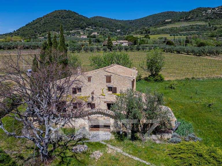 Maison Mérindol-les-Oliviers - 5 chambres - 208m²
