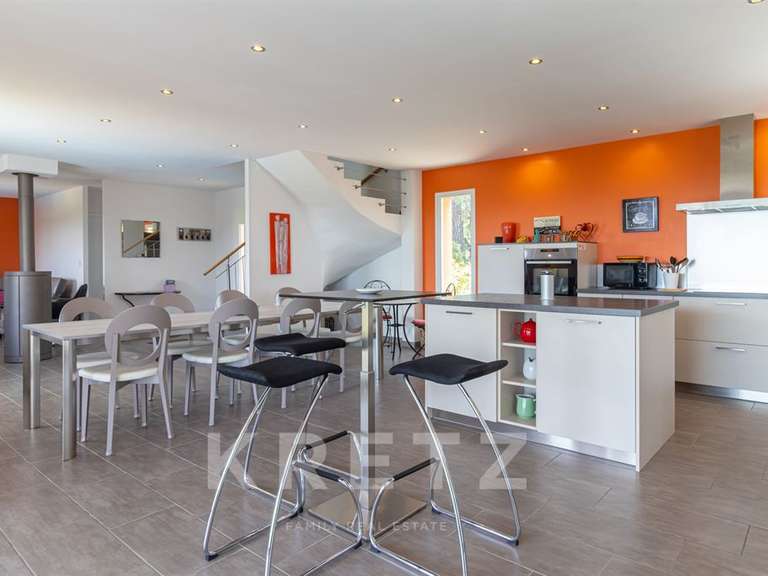 Maison Mérindol-les-Oliviers - 4 chambres - 224m²