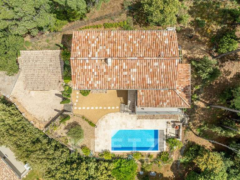 Maison Mérindol-les-Oliviers - 4 chambres - 224m²