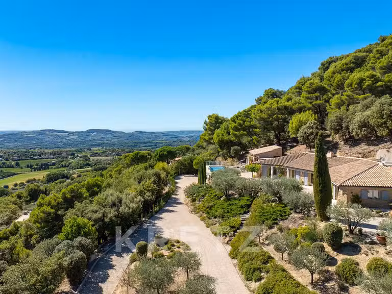 Maison Mérindol-les-Oliviers - 4 chambres - 228m²