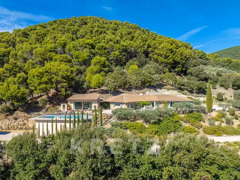 Maison Mérindol-les-Oliviers - 4 chambres - 228m²