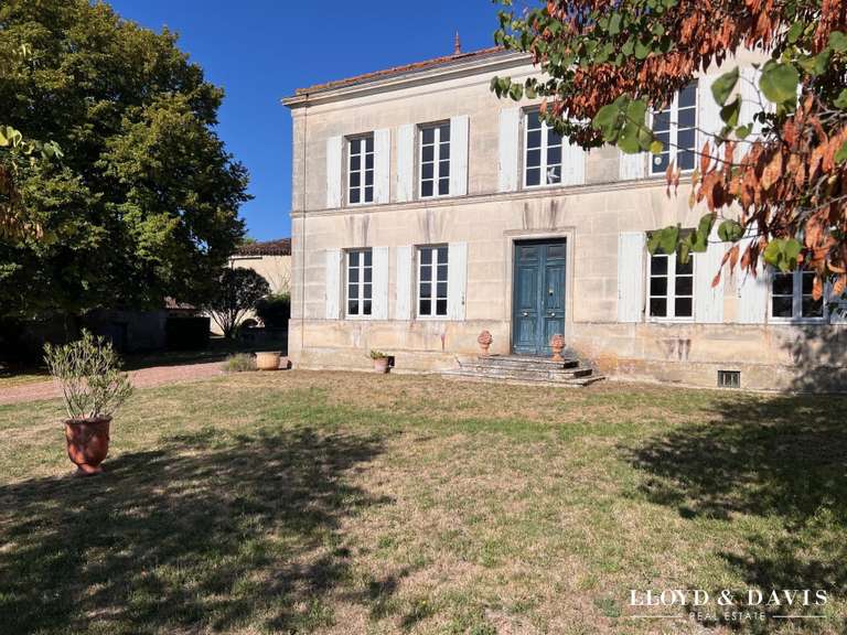Maison Merpins - 4 chambres - 278m²