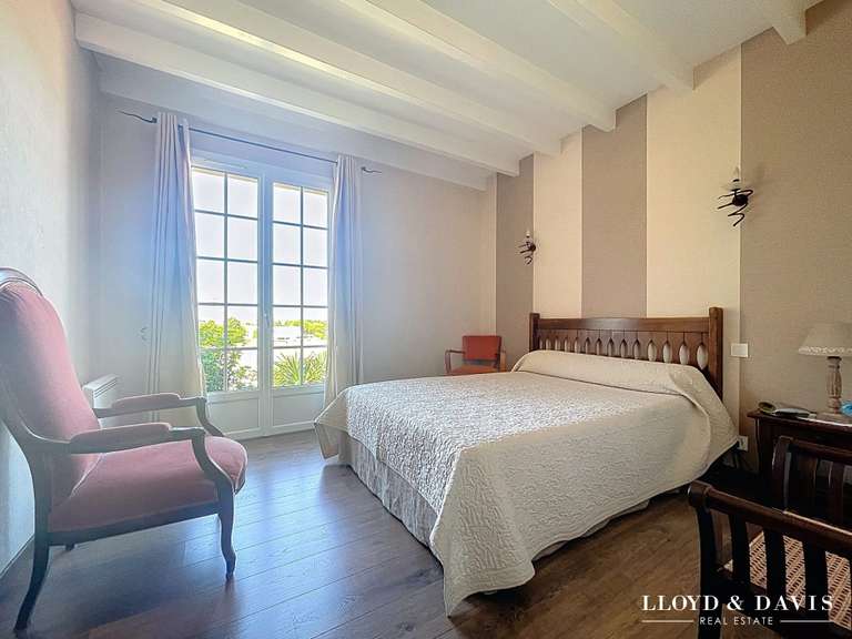 Maison Meschers-sur-Gironde - 6 chambres - 263m²