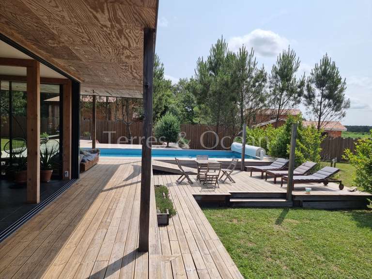 House Messanges - 5 bedrooms - 248m²