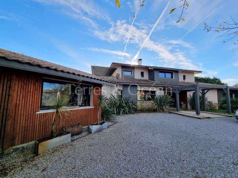 Maison Messanges - 9 chambres - 400m²
