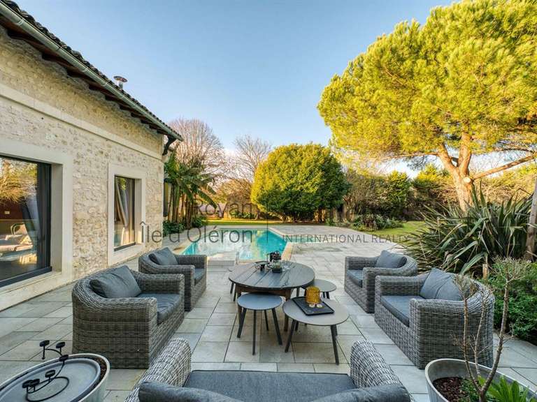 Maison Meursac - 7 chambres - 401m²