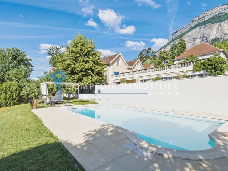 Maison Meylan - 4 chambres - 230m²