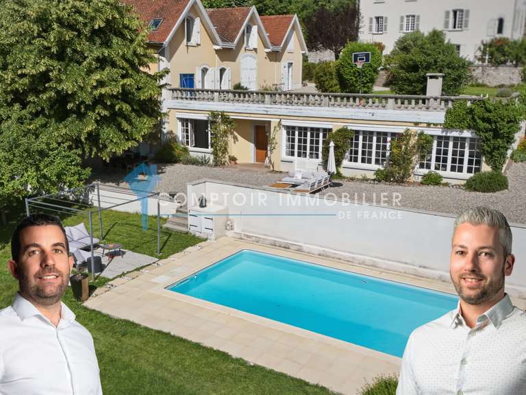 Maison Meylan - 4 chambres - 230m²