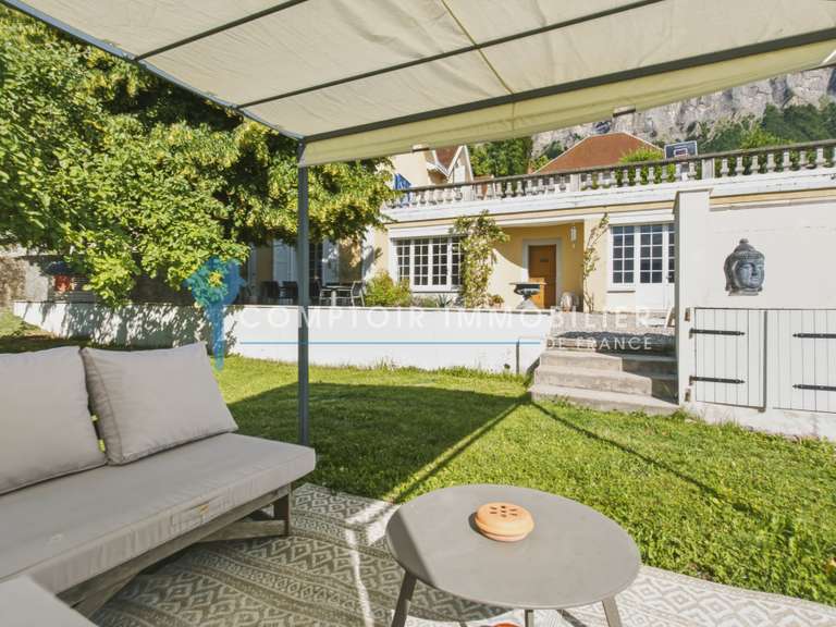 Maison Meylan - 4 chambres - 230m²
