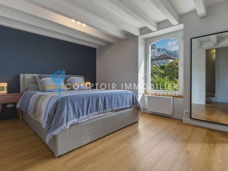 Maison Meylan - 4 chambres - 230m²