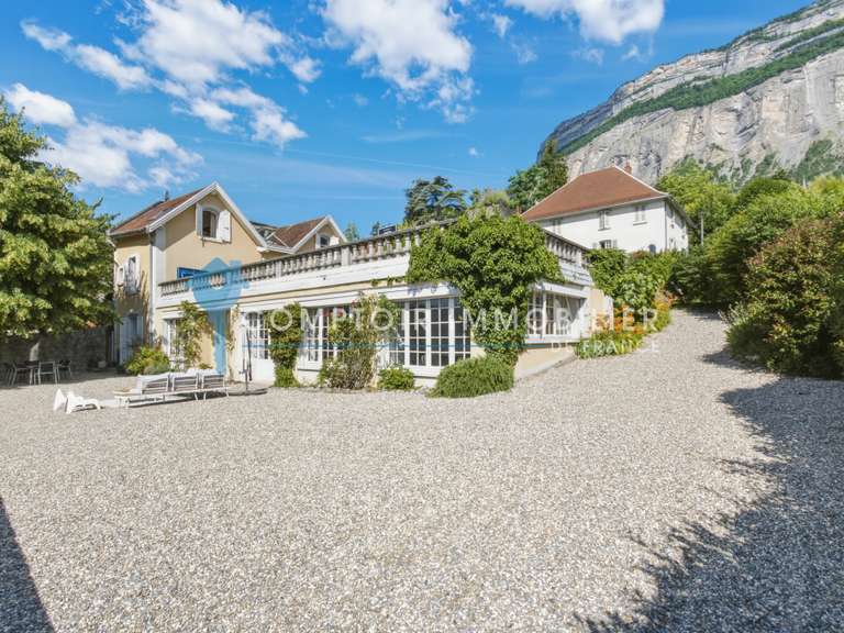 Maison Meylan - 4 chambres - 230m²