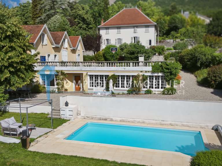 Maison Meylan - 4 chambres - 230m²