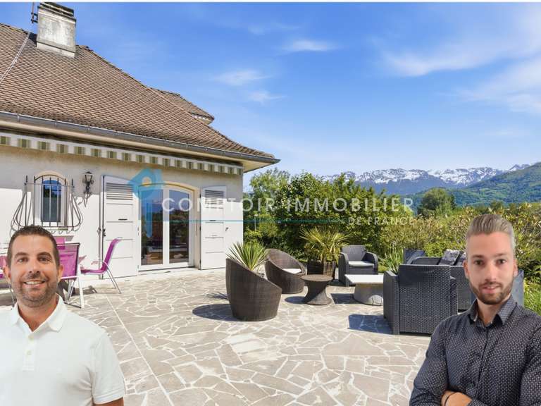 Maison Meylan - 8 chambres - 290m²