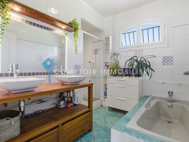 Maison Meylan - 8 chambres - 290m²