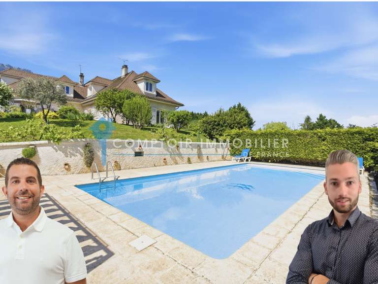 Maison Meylan - 8 chambres - 290m²