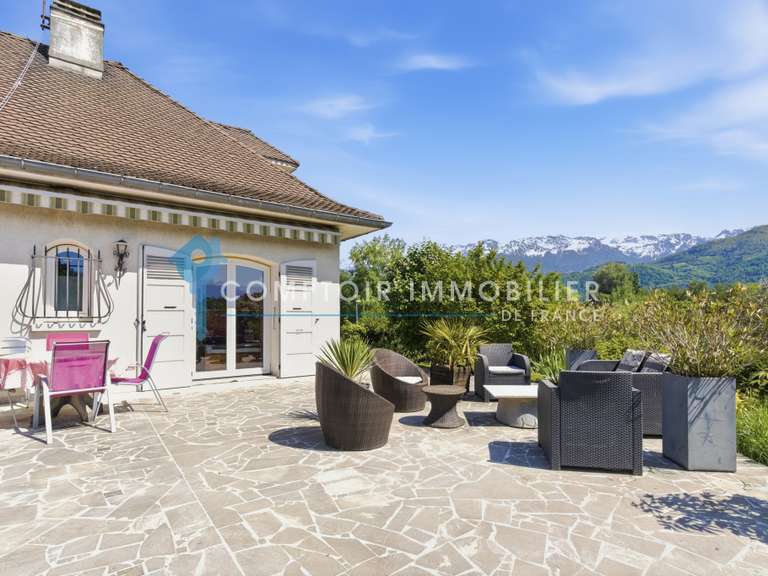 Maison Meylan - 8 chambres - 290m²