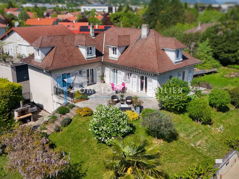 Maison Meylan - 8 chambres - 290m²