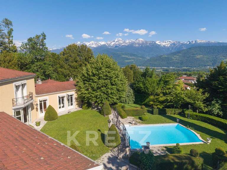 Maison Meylan - 4 chambres - 348m²