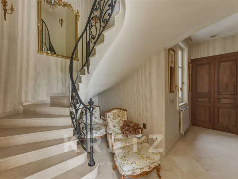Maison Meylan - 4 chambres - 348m²